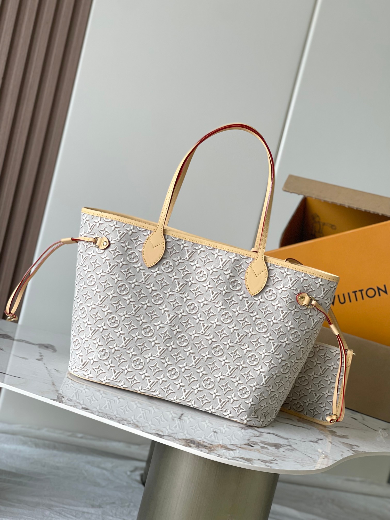 【特级MB原厂皮】 Neverfull MM手袋 款号：M2A381 材料：全钢五金，进口高弹面料 包装：全套特级免税M