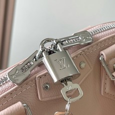 【特级MB原厂皮】 ALMA BB 手袋 型号:M2A301 材料:全钢五金,进口高弹面料 包装:全套特级免税MB包装 【特级MB原厂皮】 ALMA BB 手袋 型号:M2A301 材料:全钢五金,进口高弹面料 包装:全套特级免税MB包装