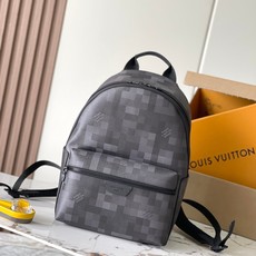 【特级MB原厂皮】 DISCOVERY 小号双肩包 款号:M28789 材料:A级全钢五金,进口原厂牛皮 包装:全套原厂 【特级MB原厂皮】 DISCOVERY 小号双肩包 款号:M28789 材料:A级全钢五金,进口原厂牛皮 包装:全套原厂