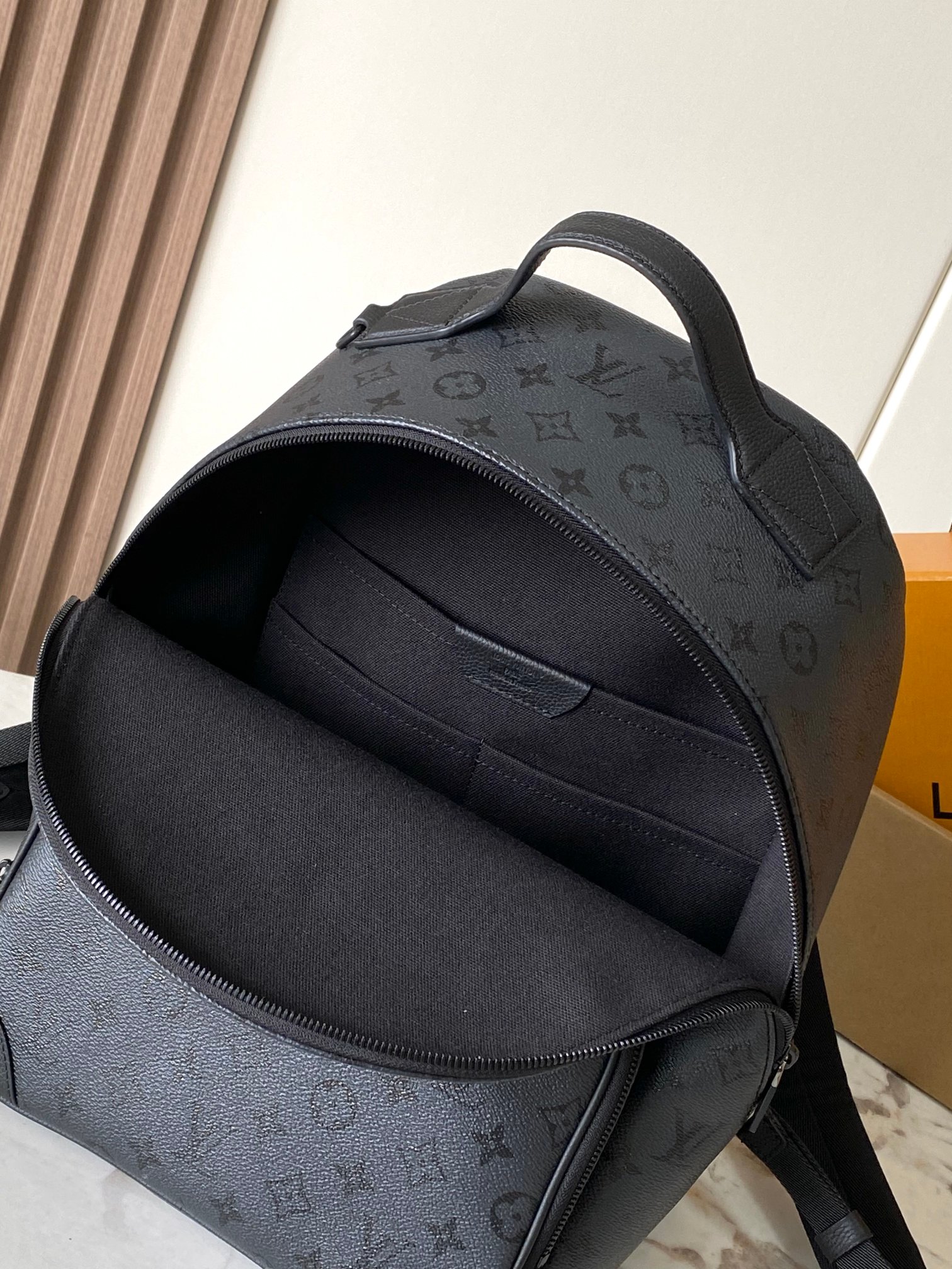 【特级MB163c芯片版原厂皮 DISCOVERY CARGO 双肩包 款号：M26765 材料：A级全钢五金，进口原厂