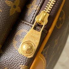 【特级MB163c芯片版原厂皮 DISCOVERY CARGO 双肩包 款号:M25979 材料:A级全钢五金,进口原厂 【特级MB163c芯片版原厂皮 DISCOVERY CARGO 双肩包 款号:M25979 材料:A级全钢五金,进口原厂