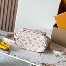 【特级MB芯片版原厂皮】 Neverfull Bandouliere Inside Out BB 手袋本季演绎经典设计 【特级MB芯片版原厂皮】 Neverfull Bandouliere Inside Out BB 手袋本季演绎经典设计