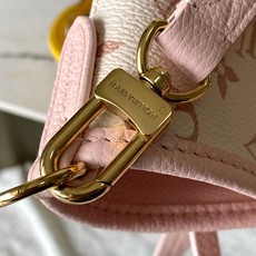【特级MB芯片版原厂皮】 Neverfull Bandouliere Inside Out BB 手袋本季演绎经典设计 【特级MB芯片版原厂皮】 Neverfull Bandouliere Inside Out BB 手袋本季演绎经典设计