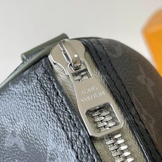 【特级MB原厂皮】 COURRIER 邮差包 款号:M28629 材料:A级全钢五金,进口原厂牛皮 包装:全套原厂免税M 【特级MB原厂皮】 COURRIER 邮差包 款号:M28629 材料:A级全钢五金,进口原厂牛皮 包装:全套原厂免税M
