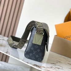 【特级MB原厂皮】 COURRIER 邮差包 款号:M28629 材料:A级全钢五金,进口原厂牛皮 包装:全套原厂免税M 【特级MB原厂皮】 COURRIER 邮差包 款号:M28629 材料:A级全钢五金,进口原厂牛皮 包装:全套原厂免税M