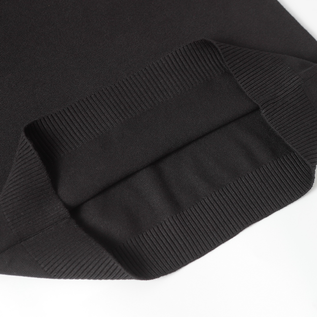 Moncler 23-SS Long-Sleeve Sweater: New Design with Custom Details and Multiple Size Options - 图片 9