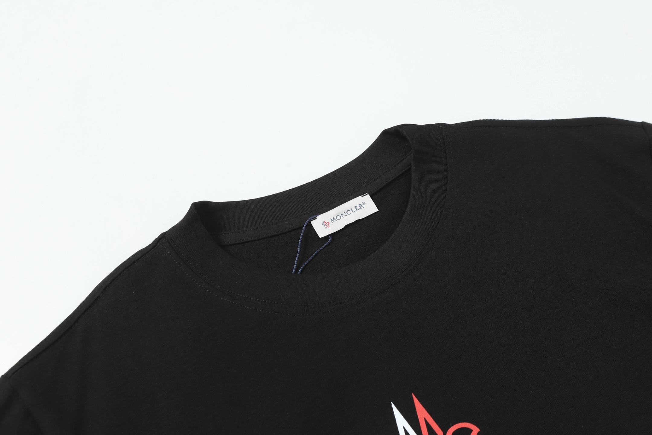 Moncler 2025 Collection: Unisex Cotton Shirts with Custom Details - 图片 3