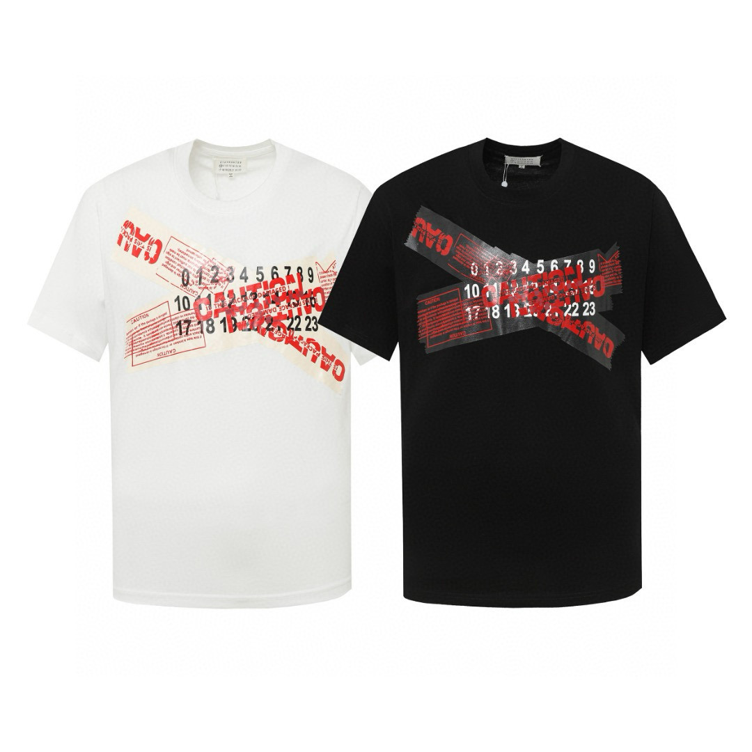 💰65 款号:005
时尚先锋必备!Maison Margiela 马吉拉联名重影印花短袖震撼登场!
这款短袖采用 230g 双纱爽滑棉面料,双纱质感与爽滑手感的完美融合,带来重磅舒适的穿着体验。每一个细节都精心还原原版,一比一的精准呈现,让您拥有原汁原味的时尚品味。
不仅如此,这款短袖还附带原版包装贴码纸,彰显品牌的奢华与品质。穿上它,您将成为时尚界的焦点,展现独特的个性魅力。
不要错过这个与时尚界巨擘联名的机会,立即将 Maison Margiela 马吉拉联名重影印花短袖加入您的衣橱,成为潮流的引领者!带原版包装贴码纸
码数:S M L XL
颜色:黑色 白色