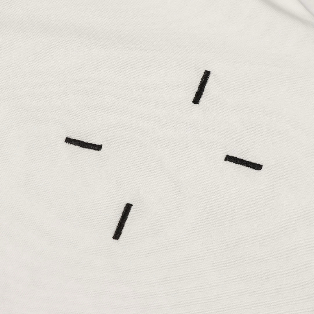 Fashion Pioneer: Maison Margiela Short Sleeve – Luxurious, Quality, Trendsetting! - 图片 8