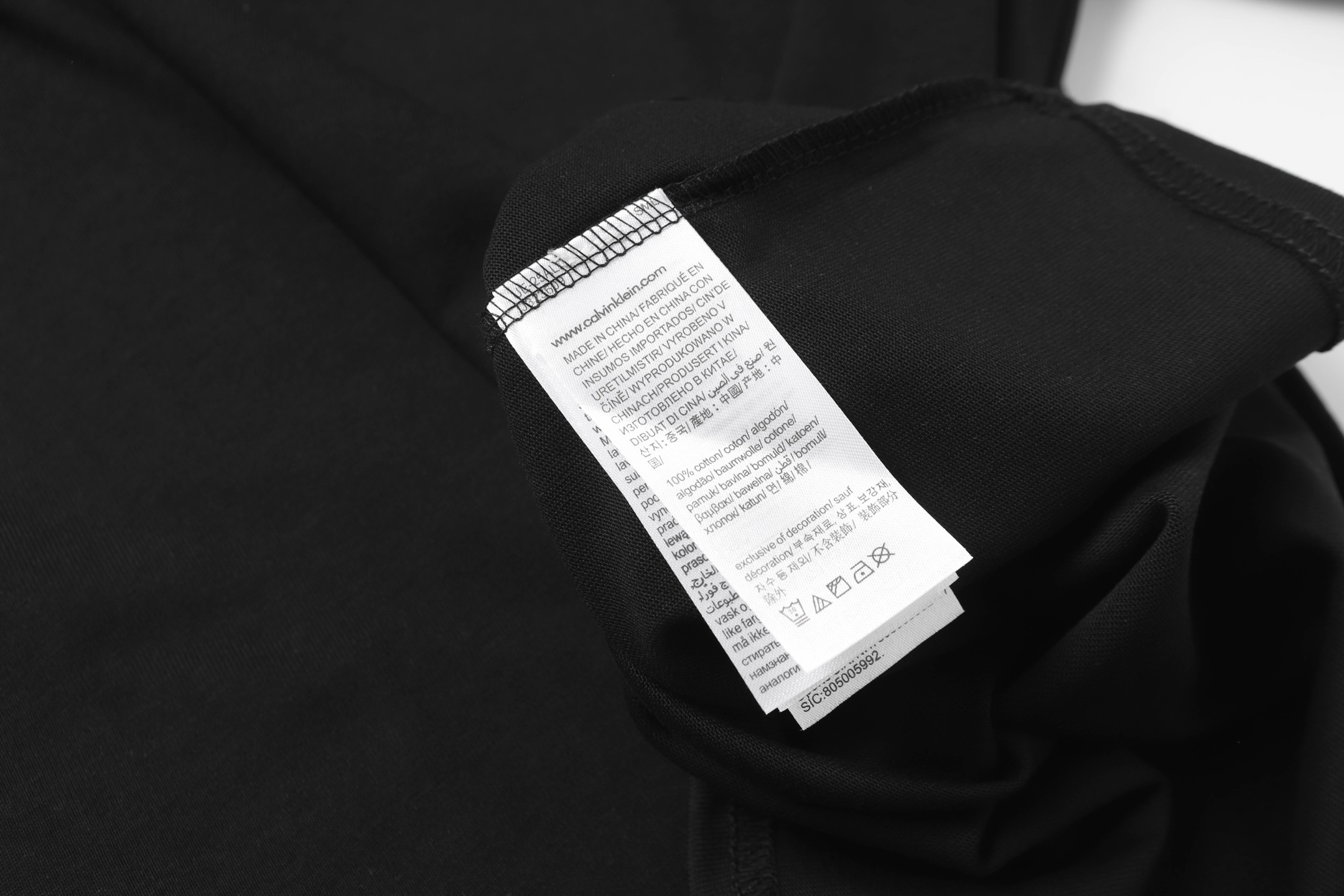 Calvin Klein CK T-Shirt Review: Soft, Smooth, and Comfortable Fabric, Classic Logo Embroidery - 图片 9