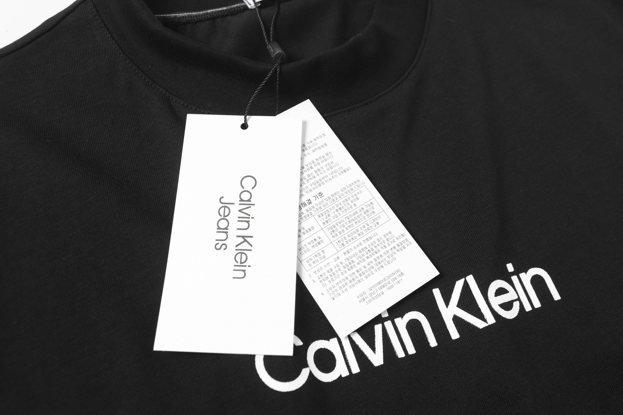 Calvin Klein CK T-Shirt Review: Soft, Smooth, and Comfortable Fabric, Classic Logo Embroidery - 图片 5