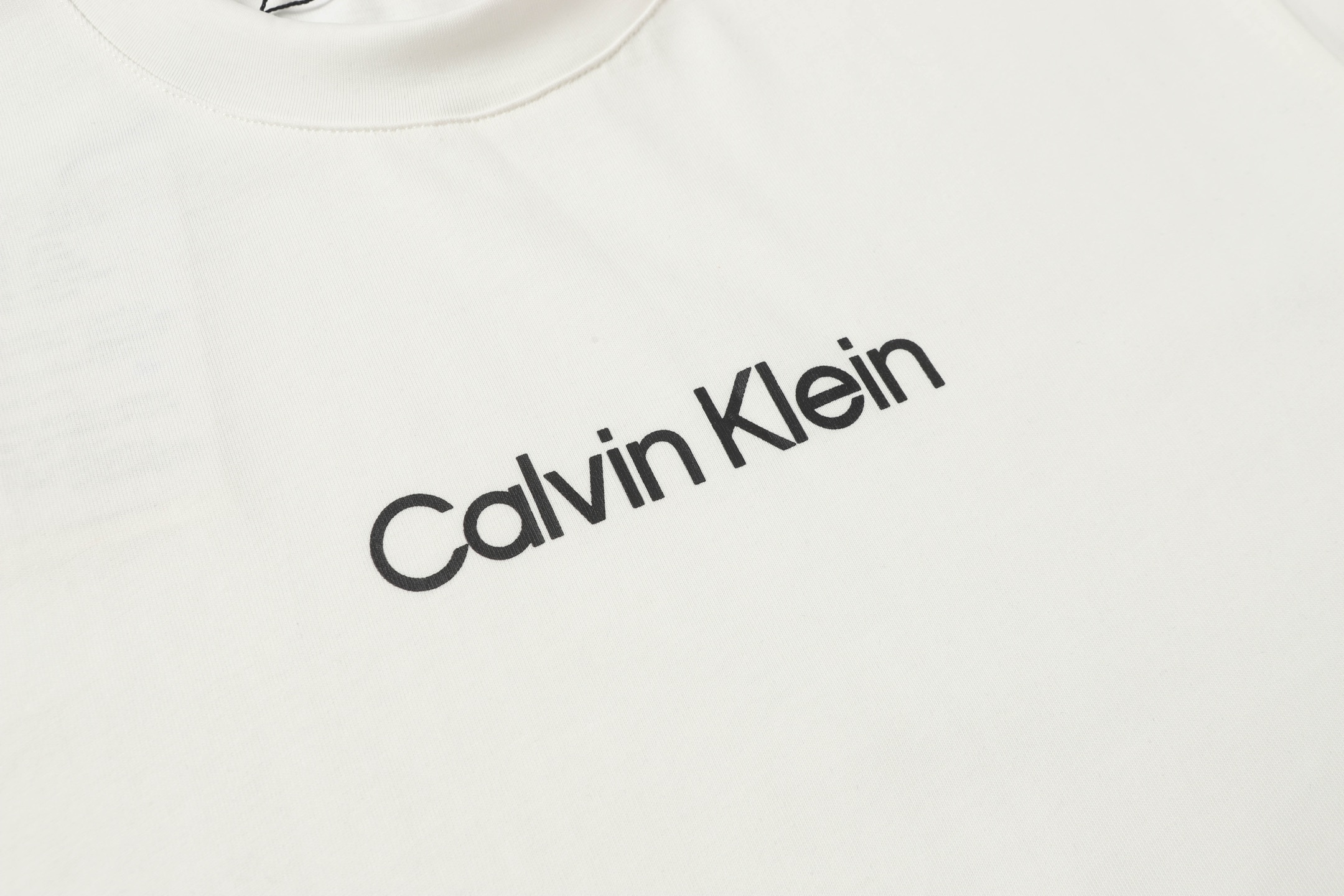 Calvin Klein CK T-Shirt: Soft, Comfortable, Classic Logo Embroidery, Various Colors and Sizes - 图片 7