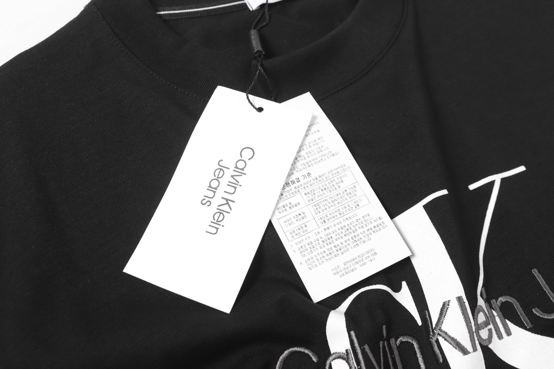 Calvin Klein CK Leisure T-shirts: Quality and Comfort in Fashion for 50 Years - 图片 7