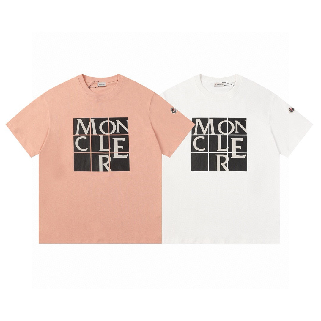 ‼️特价清💰38（齐码）款号：815
〈MONCLER〉蒙口的价格其实蛮有优势的 去过专柜的应该都知道蒙口的价格不会比gucci burberry 便宜多少 只是相对低调 不愿意炒作 一幅你们爱买不买的 孤傲的存在...

独家定制270克32支双纱滑爽棉
质感非常柔软舒服 100%区别市场的顶级面料(不缩水 不变形 不起球)

搭配320克1*1螺纹(面料螺纹同缸定染无色差 螺纹不易变形)

颜色：黑色 白色
码数：S-XL