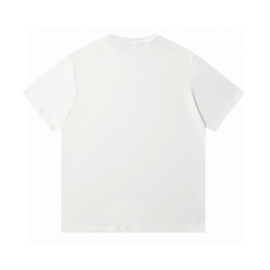 ‼️特价清💰41 款号：838（齐码 库存足）
〈MONCLER〉蒙口的价格其实蛮有优势的 去过专柜的应该都知道蒙口的价格不会比gucci burberry 便宜多少 只是相对低调 不愿意炒作 一幅你们爱买不买的 孤傲的存在...

独家定制280克32支双纱纯棉面料 
质感非常柔软舒服 100%区别市场的顶级面料(不缩水 不变形 不起球)

搭配350克1*1螺纹(面料螺纹同缸定染无色差 螺纹不易变形)

颜色：黑色 杏色
码数：S-XL