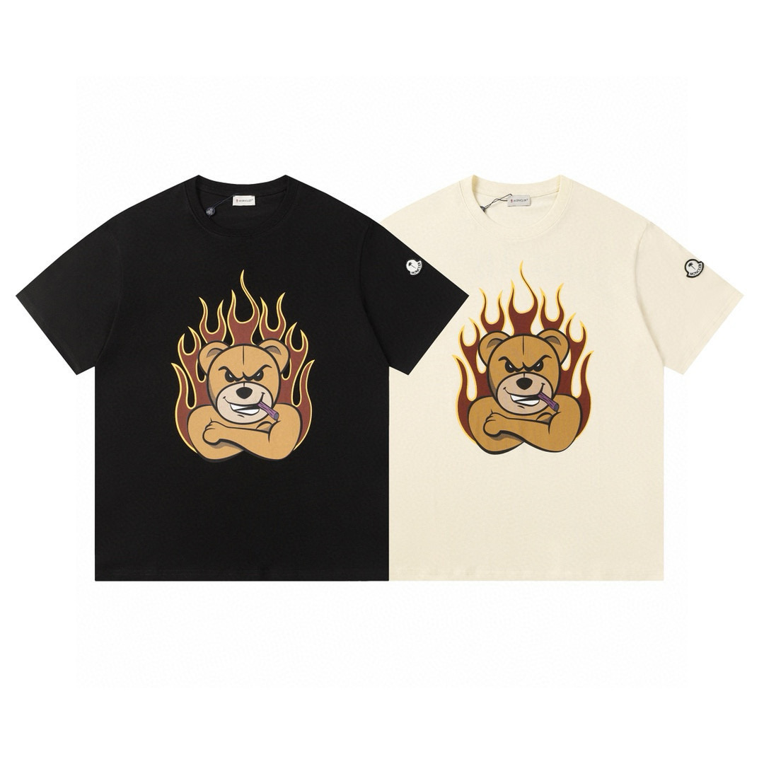 ️特价清 (黑色剩S.M 杏色齐码) 款号:818 〈MONCLER〉蒙口的价格其实蛮有优势的 去过专柜的应该都知道蒙口的价格不会比gucci burberry 便宜多少 只是相对低调 不愿意炒作 一幅你们爱买不买的 孤傲的存在 独家定制280克32支双纱纯棉面料 质感非常柔软舒服 100%区别市场的顶级面料(不缩水 不变形 不起球) 搭配350克1*1螺纹(面料螺纹同缸定染无色差 螺纹不易变形) 颜色:黑色 杏色