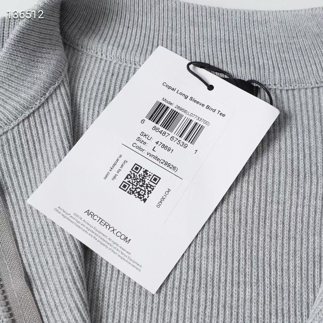 P99💰(齐码)款号:L091
ARCTERYX始祖鸟限量款针织绣花logo拉链开衫毛衣
-单品采用定染定纺纱线、购入原版打造 全套定制辅料 细节决定成败 重磅秋冬新款 单品克重高达700余克 柔软细腻不扎身 上身效果非常nice 宽松版型 男女同款
-颜色:黑色 灰色 咖色 米色
-尺码:S / M/ L /XL
S码胸围104 肩宽44 衣长69 袖长63
M码胸围110 肩宽45 衣长71 袖长64
L码胸围116 肩宽46 衣长73 袖长65
XL码胸围122 肩宽47 衣长75 袖长66