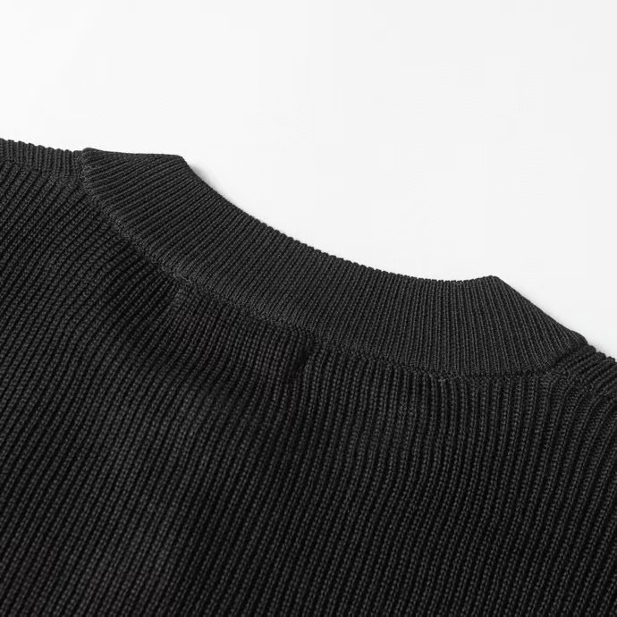 P99💰
齐码）款号：L091
ARCTERYX始祖鸟限量款针织绣花logo拉链开衫毛衣
-单品采用定染定纺纱线、购入原版打造 全套定制辅料 细节决定成败 重磅秋冬新款 单品克重高达700余克 柔软细腻不扎身  上身效果非常nice  宽松版型 男女同款 
-颜色：黑色 灰色 咖色 米色
-尺码：S / M/ Ｌ /XL
S码胸围104   肩宽44   衣长69   袖长63
M码胸围110   肩宽45   衣长71    袖长64
Ｌ码胸围116   肩宽46   衣长73   袖长65
XL码胸围122  肩宽47   衣长75    袖长66