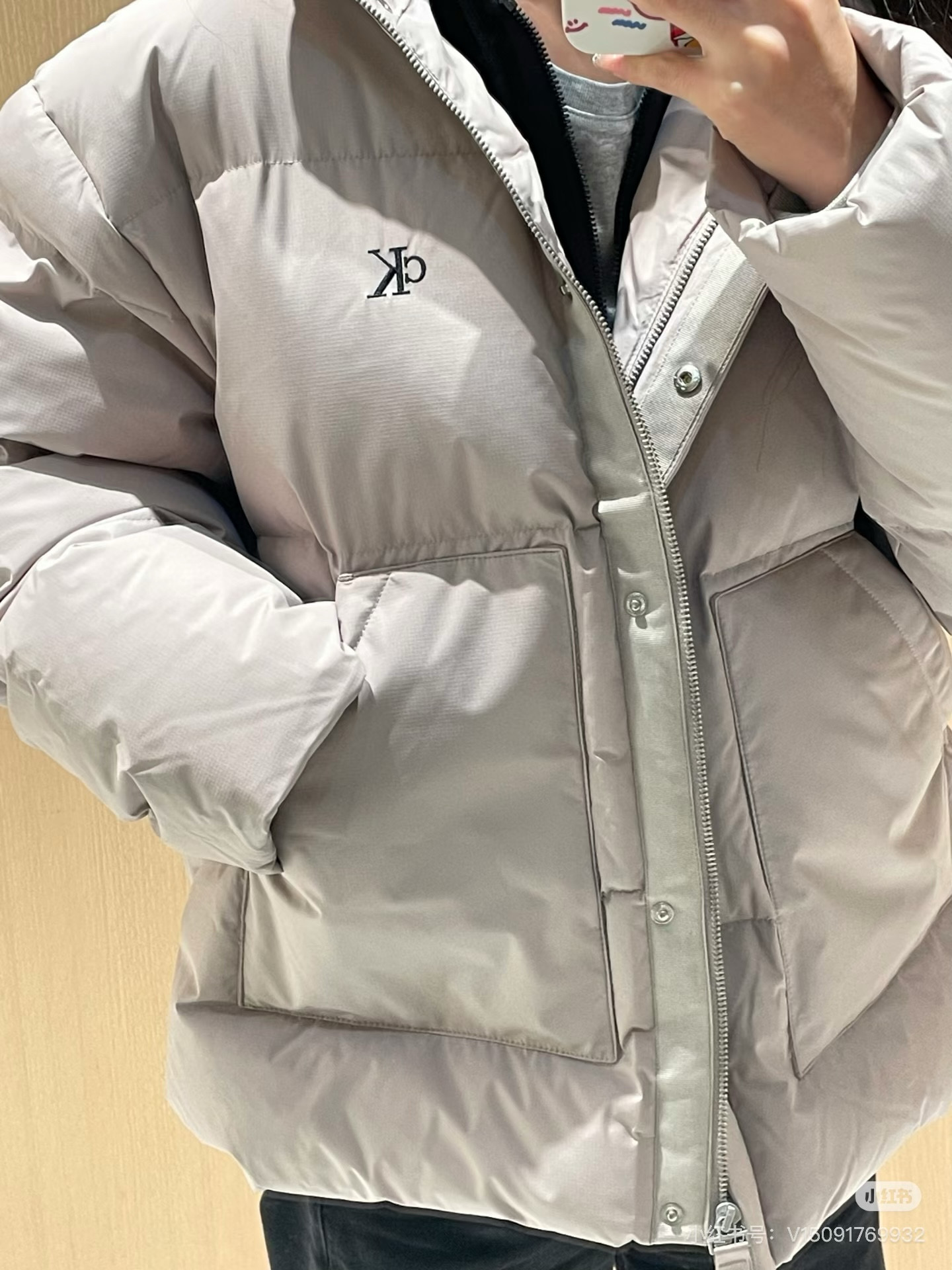 P180💰
款号:926 🇲🇾🇰🇷Calvin Klein CK秋冬新款女士大口袋鸭绒立领羽绒服 韩星同款羽绒服🔥
✅原版一比一定制各种辅料
✅官网购入原版 小红书超爆单款 和原版随意对比细节
颜色: 黑 白 灰
尺码 S M L
衣长 65 66 67
胸围 126 130 134
袖长 61 63 65
肩宽 55.5 57 58.5