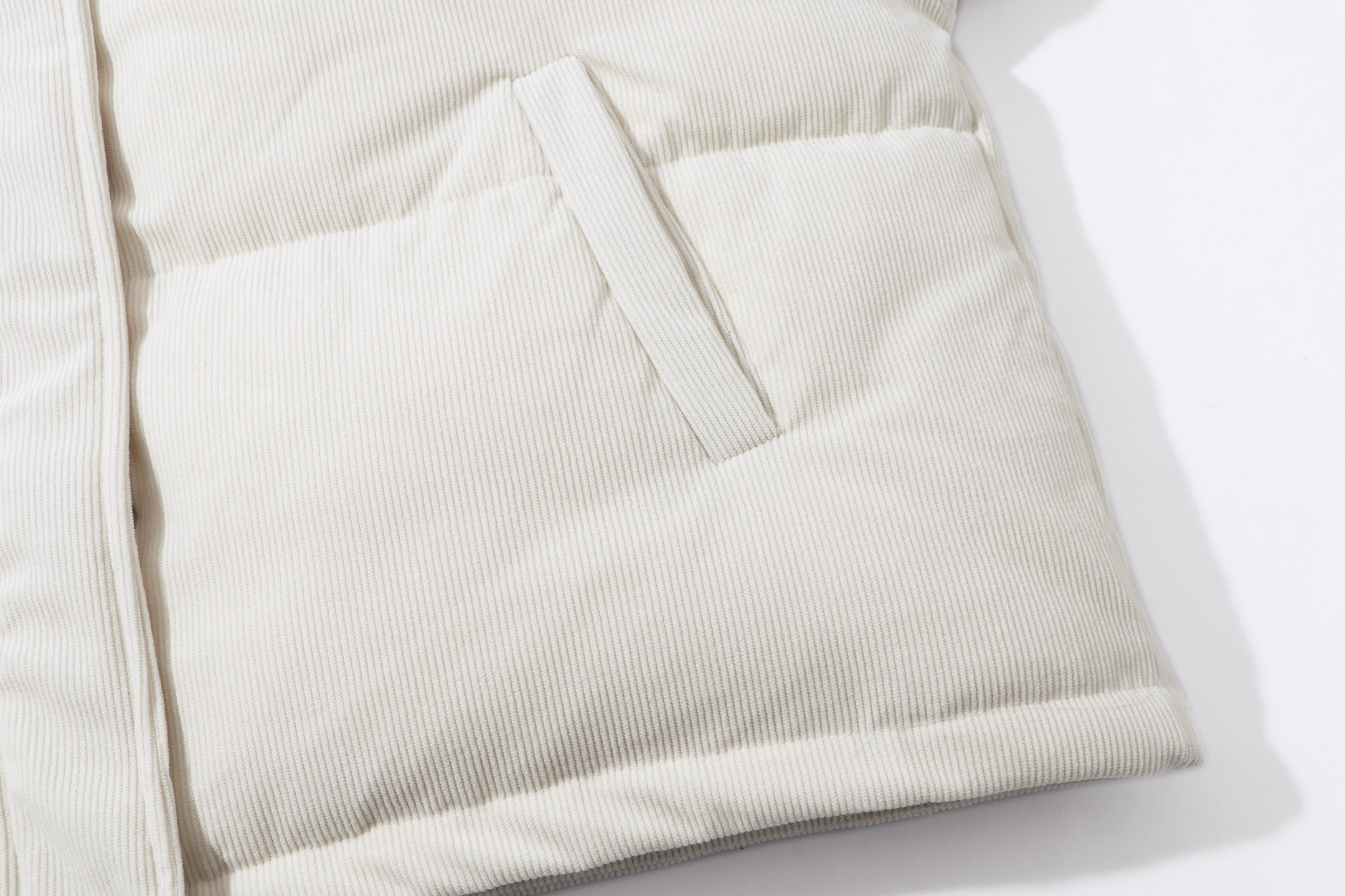 P180💰

款号：927 🇲🇾🇰🇷Calvin Klein CK秋冬新款女士大口袋鸭绒立领羽绒服  韩星同款羽绒服🔥
✅原版一比一定制各种辅料
✅官网购入原版 小红书超爆单款 和原版随意对比细节 
颜色： 米白色
尺码   S      M     L      
衣长  65    66    67    
胸围  126  130  134
袖长  61    63    65  
肩宽  55.5  57   58.5