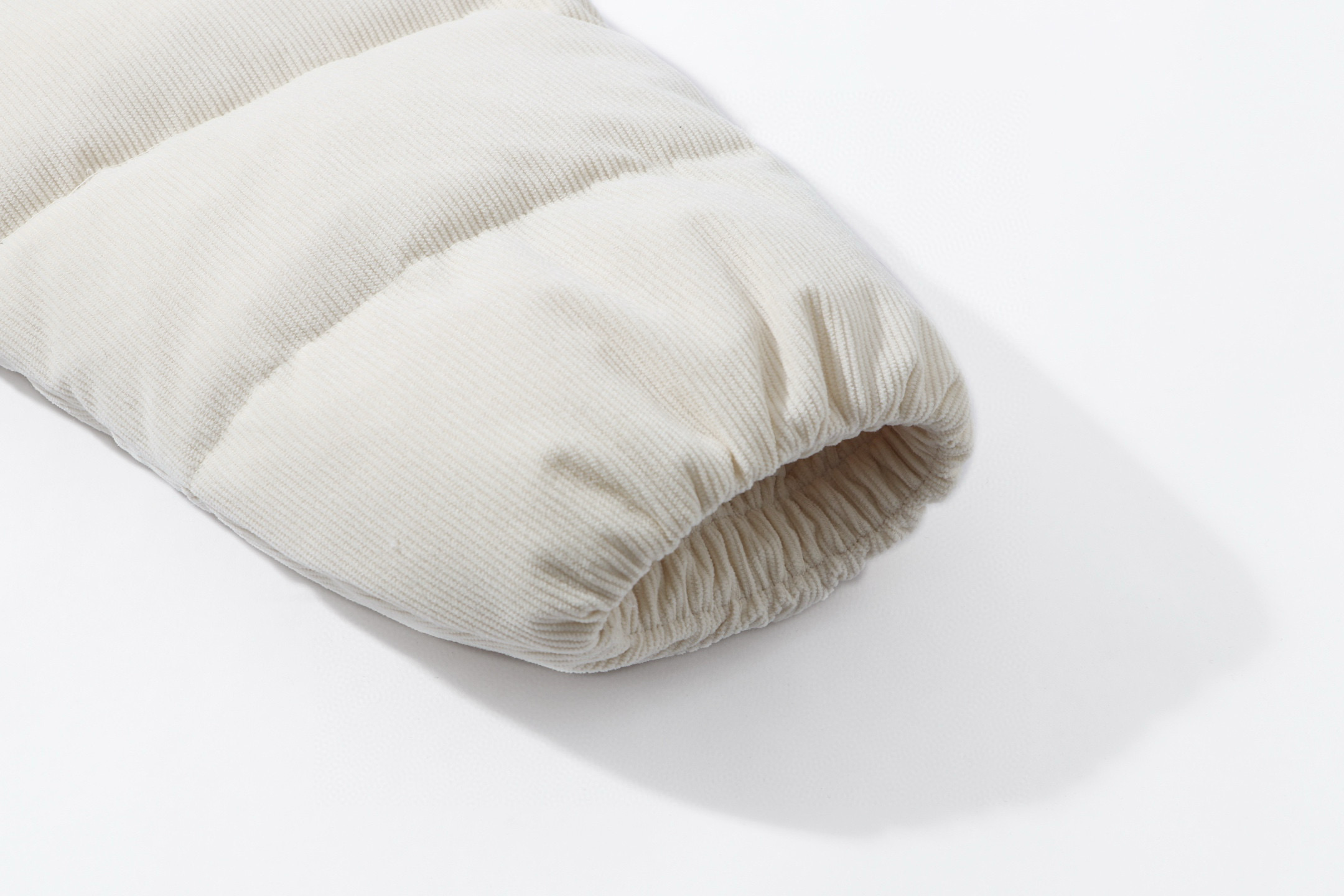 P180💰

款号：927 🇲🇾🇰🇷Calvin Klein CK秋冬新款女士大口袋鸭绒立领羽绒服  韩星同款羽绒服🔥
✅原版一比一定制各种辅料
✅官网购入原版 小红书超爆单款 和原版随意对比细节 
颜色： 米白色
尺码   S      M     L      
衣长  65    66    67    
胸围  126  130  134
袖长  61    63    65  
肩宽  55.5  57   58.5