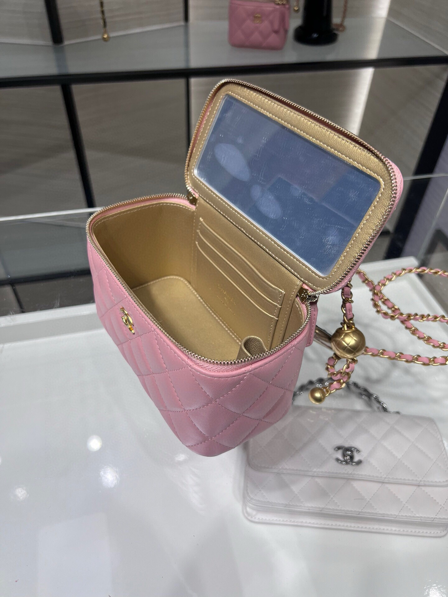 Chanel 22B Vanity With Chain