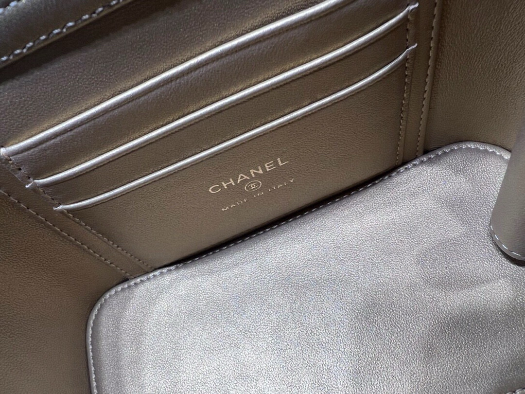 Chanel 22B Vanity With Chain