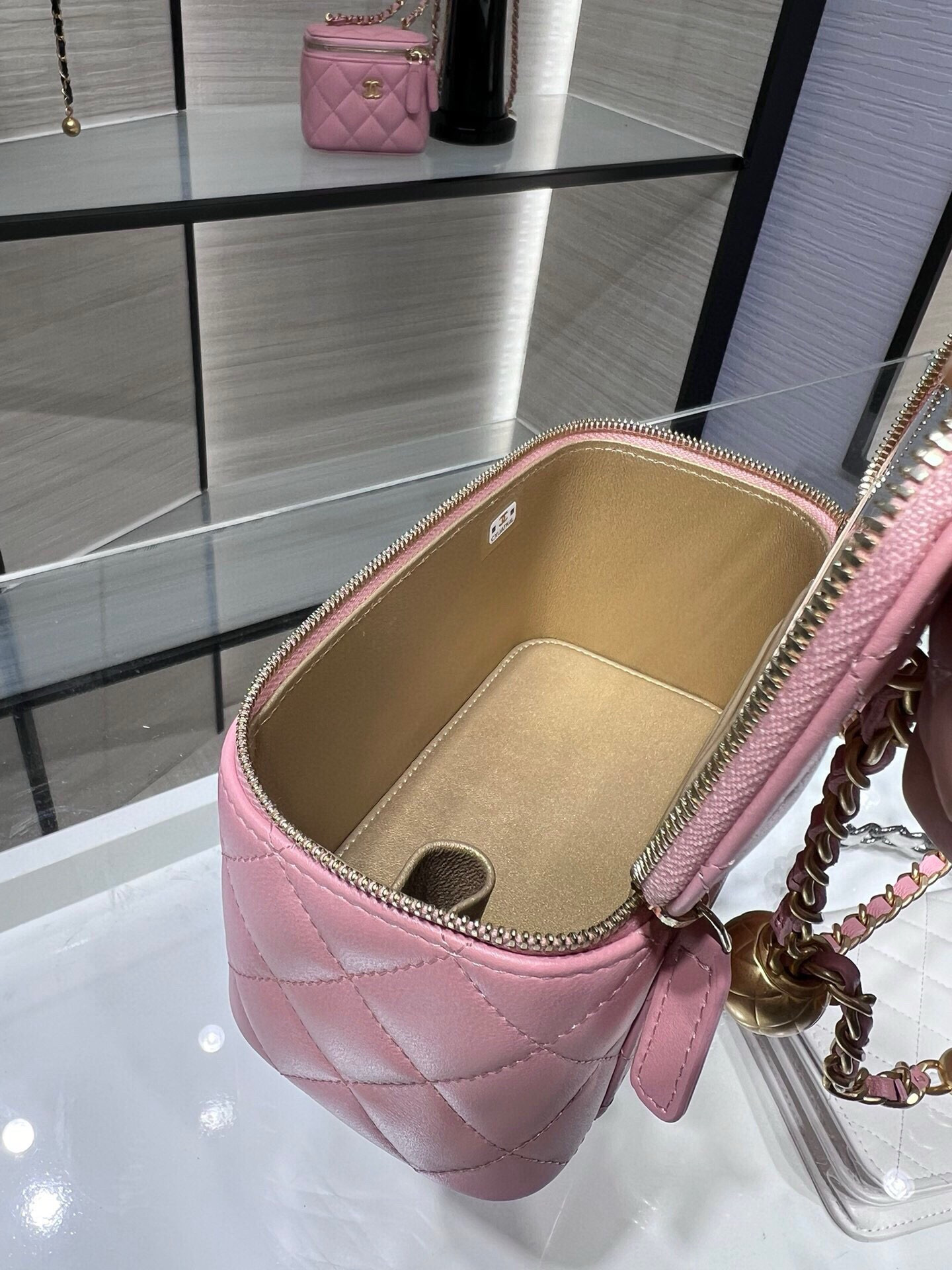 Chanel 22B Vanity With Chain