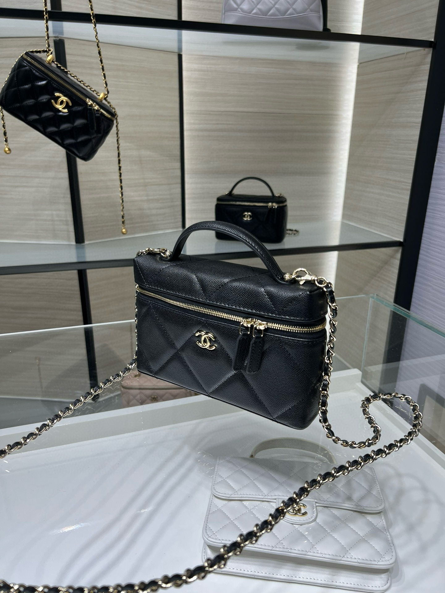 CHANEL Vanity With Chain