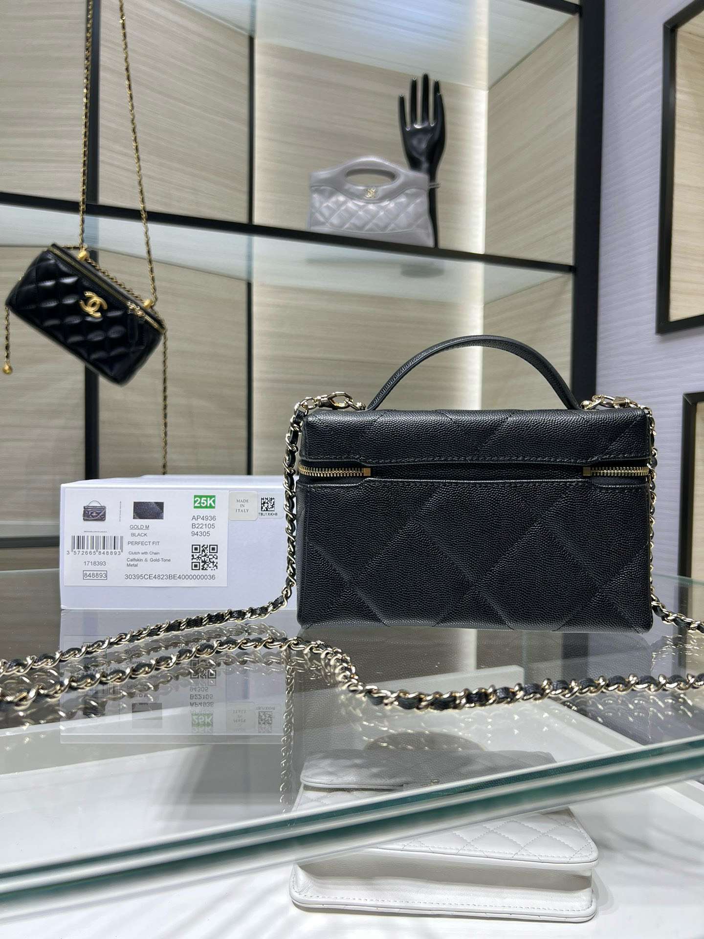 CHANEL Vanity With Chain