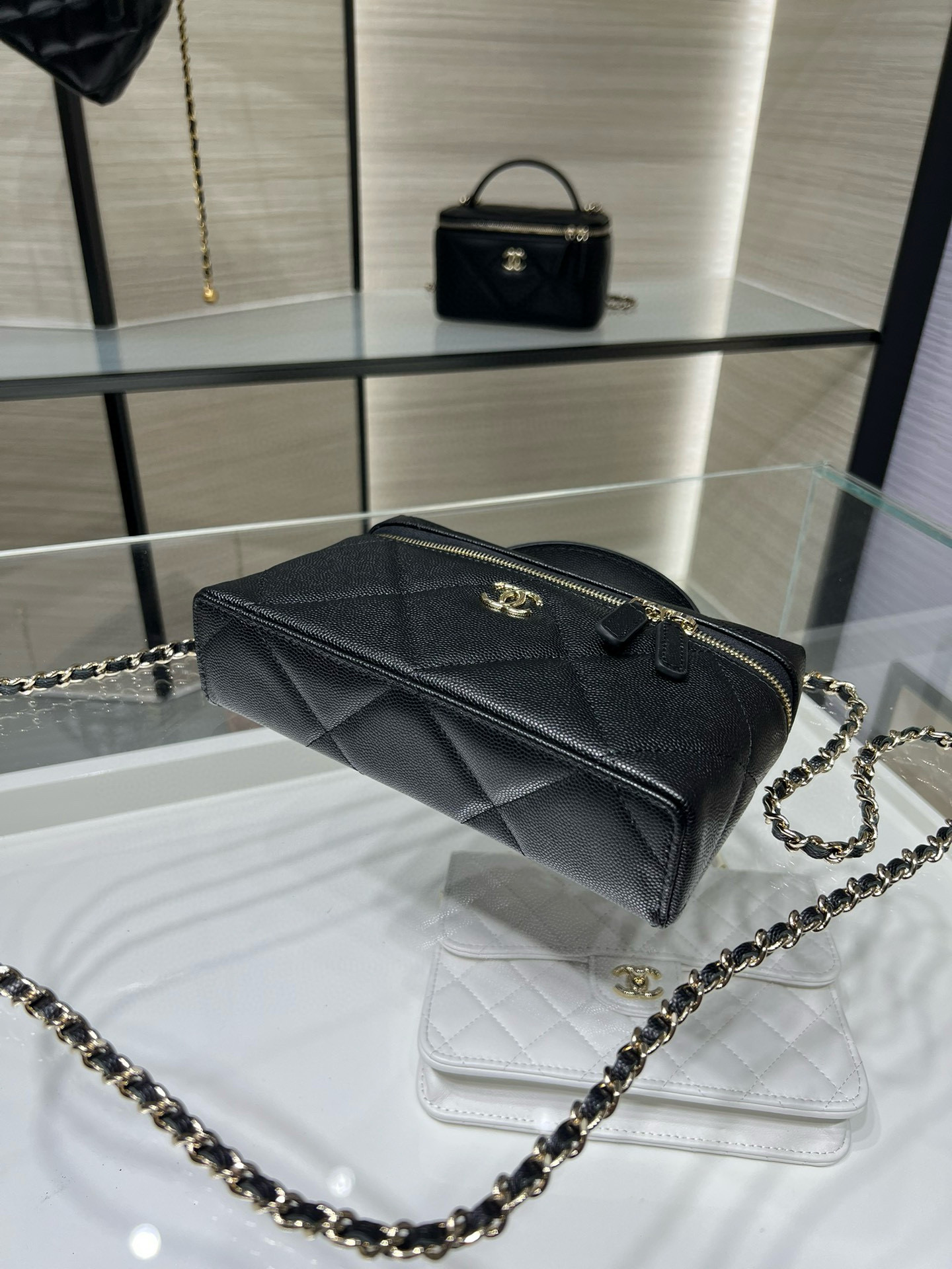 CHANEL Vanity With Chain
