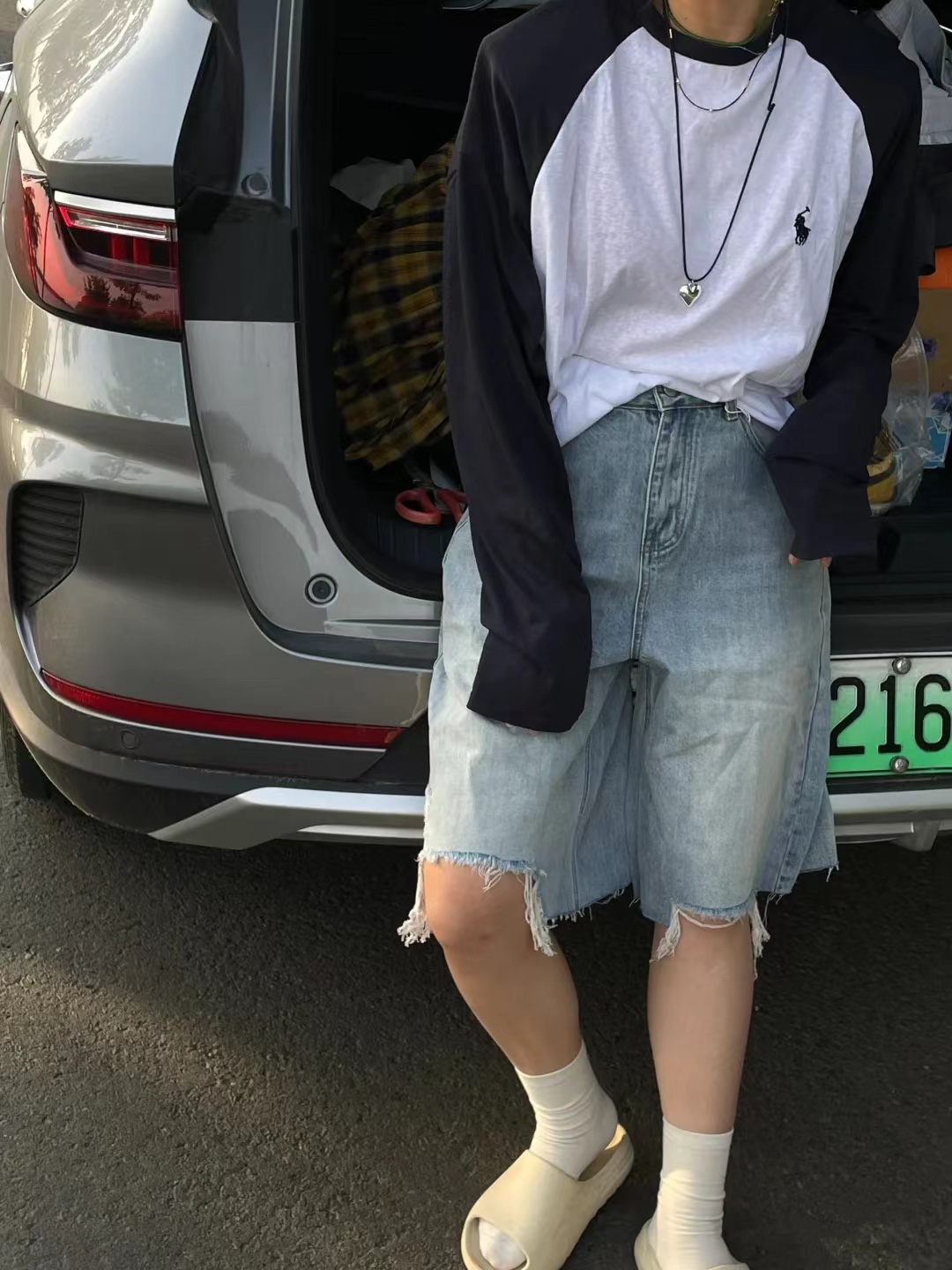💰115  𝗥𝗮𝗹𝗽𝗵 𝗟𝗮𝘂𝗿𝗲𝗻拉夫劳伦小马刺绣logo防晒丝薄长袖T恤
黑白插肩袖我爱了🤍🖤～想焊在身上穿的防晒T☀️
自带冷气 时髦高级两不误 随意搭条裤子就很🉑 
纯棉天丝面料很丝滑透气 上身很舒服～
夏天穿一点不会热 带有顺滑感的同时面料韧性很大 透气又有层次感
当防晒衣穿真的超级时髦✔️✔️夏日通勤不闷汗！！
Color:黑白拼
Size:M-XL
M胸围114衣长70
L胸围116衣长72
XL胸围118衣长74