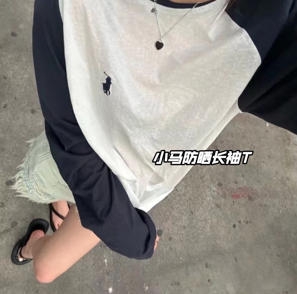 💰115  𝗥𝗮𝗹𝗽𝗵 𝗟𝗮𝘂𝗿𝗲𝗻拉夫劳伦小马刺绣logo防晒丝薄长袖T恤
黑白插肩袖我爱了🤍🖤～想焊在身上穿的防晒T☀️
自带冷气 时髦高级两不误 随意搭条裤子就很🉑 
纯棉天丝面料很丝滑透气 上身很舒服～
夏天穿一点不会热 带有顺滑感的同时面料韧性很大 透气又有层次感
当防晒衣穿真的超级时髦✔️✔️夏日通勤不闷汗！！
Color:黑白拼
Size:M-XL
M胸围114衣长70
L胸围116衣长72
XL胸围118衣长74