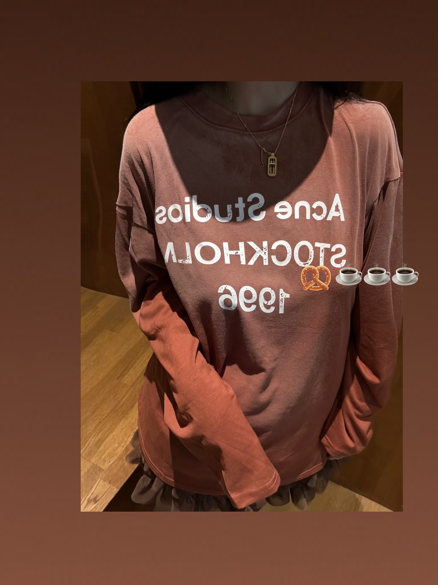  
💰95 𝐀𝐂𝐍𝐄 𝐒𝐓𝐔𝐃𝐈𝐎新款渐变做旧泼墨字母logo焦糖色长袖
𝐀𝐜𝐧𝐞尊嘟封神了🤎🤎渐变的焦糖拿铁色系
初秋的高级美拉德 夏日防晒也🉑！！
超重工做旧涂鸦高级感拉满 简直没理由拒绝
长袖t怎么搭都好看的单品👧🏻实物超级美～
夏天的多巴胺即将过去了☕那就浅浅的美拉德一下吧
Color:焦糖色
Size:M-XL
M 胸围112衣长66
L  胸围114衣长68
XL胸围116衣长70