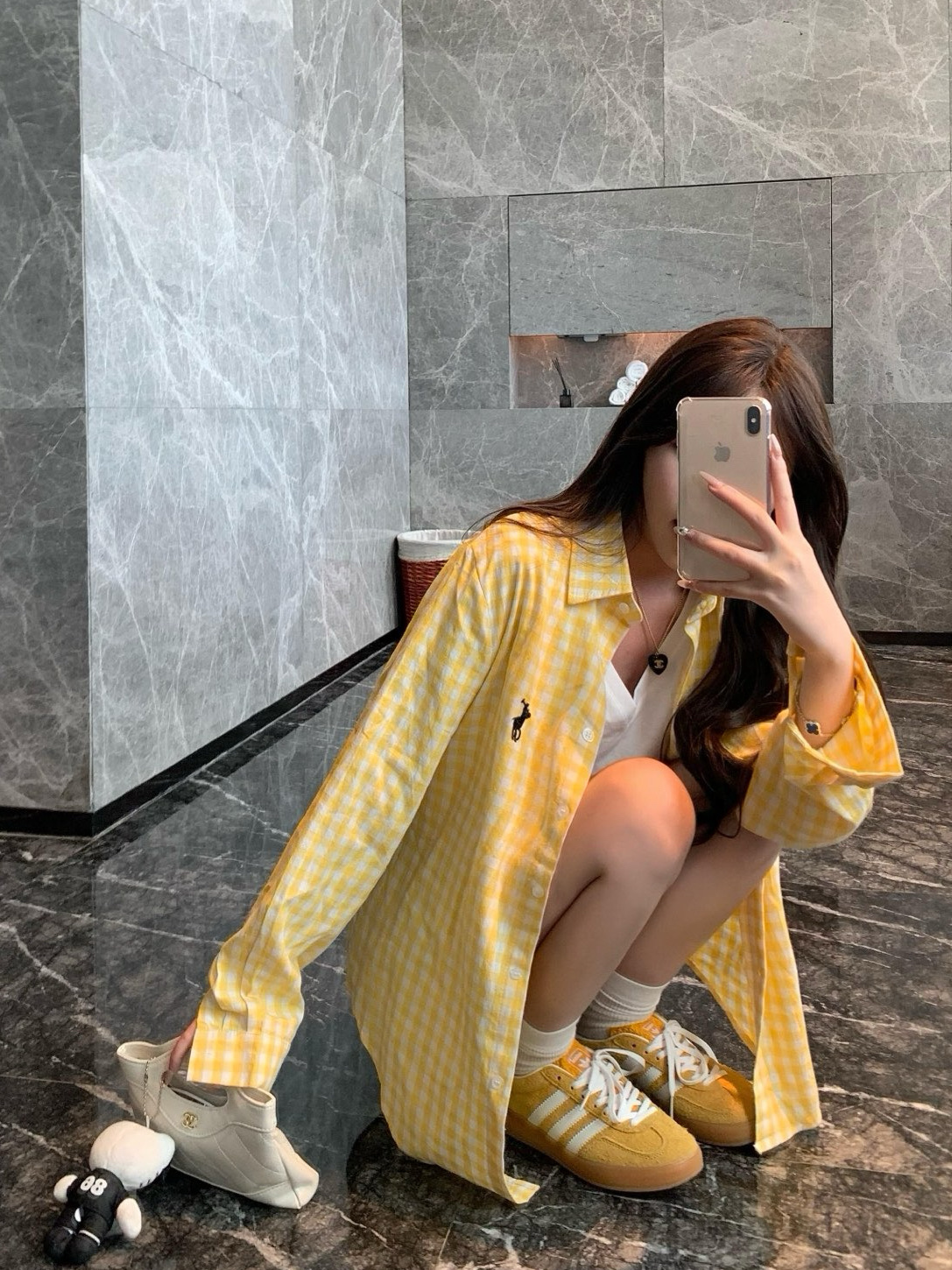  
💰105 𝗥𝗮𝗹𝗽𝗵 𝗟𝗮𝘂𝗿𝗲𝗻拉夫劳伦25SS新款刺绣logo亚麻防晒衬衫
这件黄衬衫也太显气色了吧💛💛太适合这个季节啦
低饱和的鹅黄色 防晒➕显白效果也是满分
小马刺绣logo绝美 高级感满满～
带点氛围感的黄色🍋日常通勤显白穿搭
亚麻料子质感垂感都超级好哇 不允许你们没有这一件！！
Color:鹅黄色
Size:S M L 
S 前衣长64胸围112落肩袖
M前衣长66胸围114落肩袖
 L前衣长68胸围116落肩袖