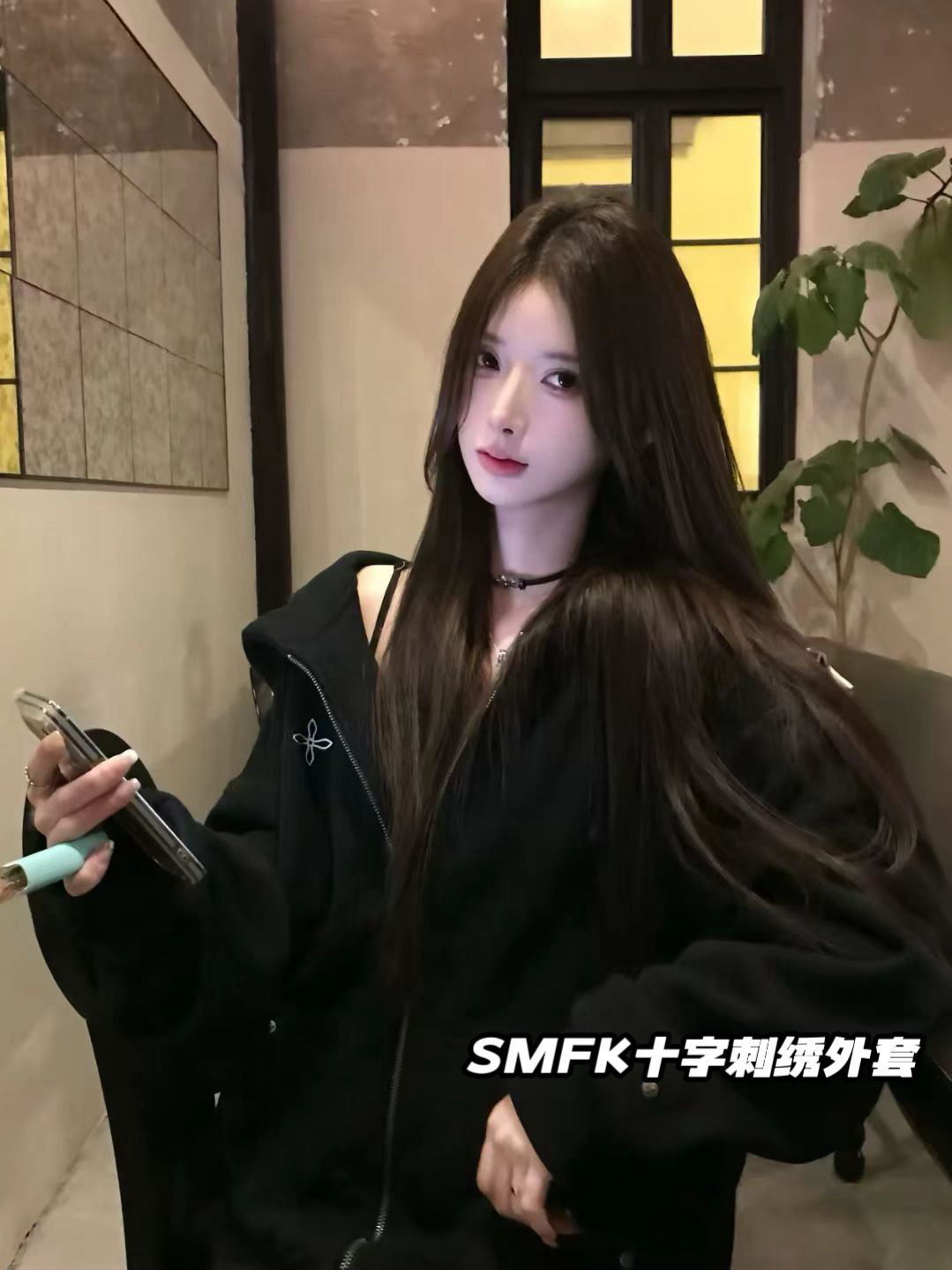 💰135
 SMFK 25SS铆钉十字架限定款连帽拉链开衫外套
财阀女主穿搭上线🕶️遇到女明星了？
推荐推荐！超绝的千金外套 高级感妥妥自留
重工十字架刺绣logo 多处十字铆钉金属✨
纯棉380g毛圈面料🖤🤍嘎嘎显白完全不挑人
完全踩在审美上啦～自拍也显贵气 超超超美
落肩版型真的是人间尤物#上身遮肉肉耶～
Color:黑色
Size:S M L
S 胸围116衣长62
M 胸围118衣长64
L  胸围120衣长66