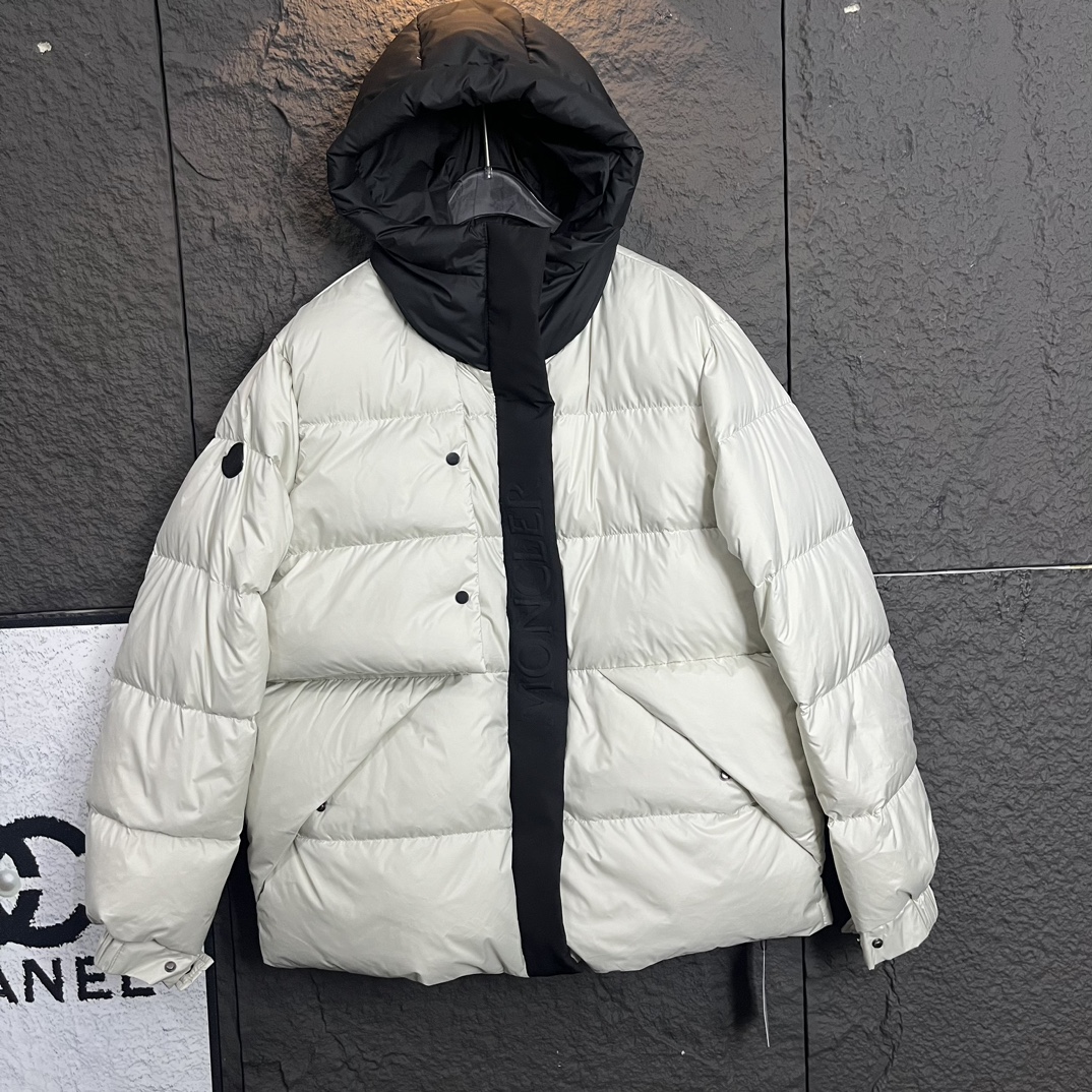 Moncler ملابس المعطف & السترة سترة أسفل أسود . أبيض تقسم الخريف والشتاء سلسلة معطف مع قبعة