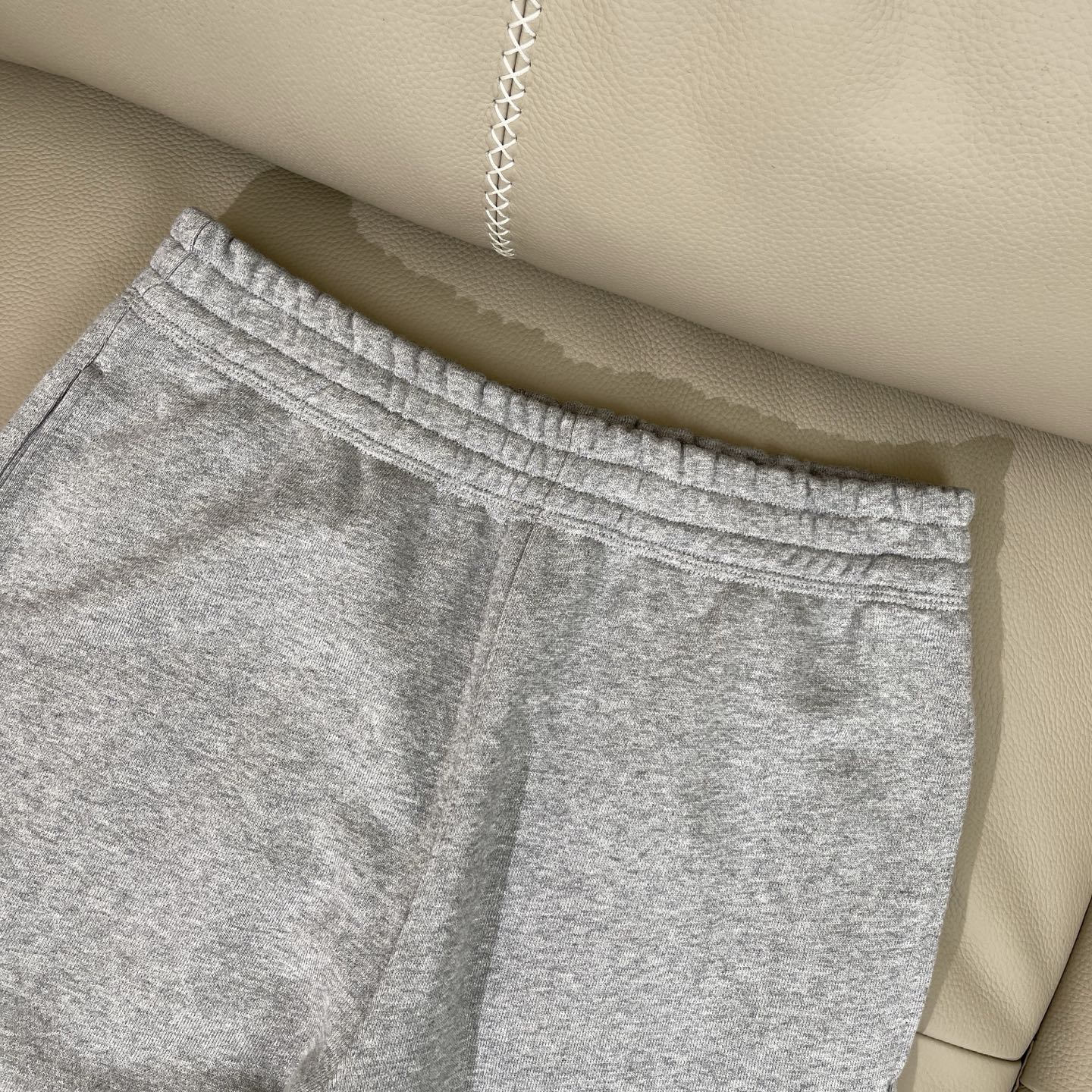 Burberry Cotton Blend Joggers Elastic Waistband Comfortable Everyday Wear 7 i1741709932843 9935 0 1