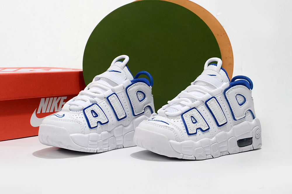 Nike/耐克 童鞋 原楦原档案开发版型，采用同源一致牛剖革鞋面材质，市面最为修正全掌真气垫模具,清洁品控区别市面其他版本!!，可视全掌透明中底气垫❗复古百搭配色,耐克Nike Air More Uptempo\