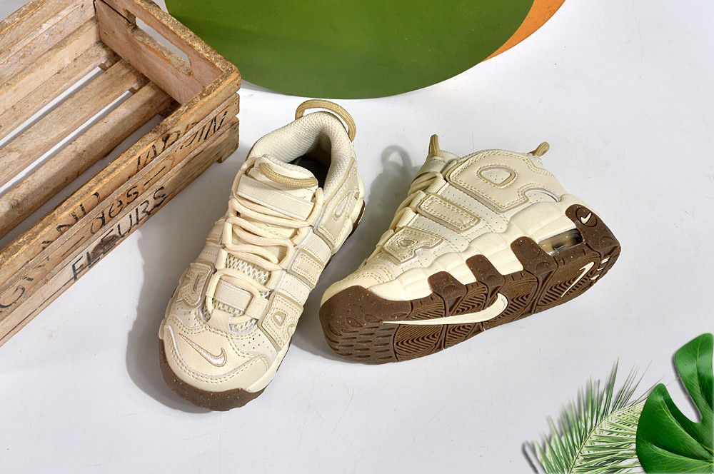 图片[2]-Nike/耐克 童鞋 原楦原档案开发版型，采用同源一致牛剖革鞋面材质，市面最为修正全掌真气垫模具,清洁品控区别市面其他版本!!，可视全掌透明中底气垫❗复古百搭配色,耐克Nike Air More Uptempo\”96\”Photon Dust/Metallic Silver\”皮蓬一代系列经典高街百搭休闲运动文化篮球鞋 尺码：25 26 27 28 29 30 31 32 33 34 35 36 37-选品中心