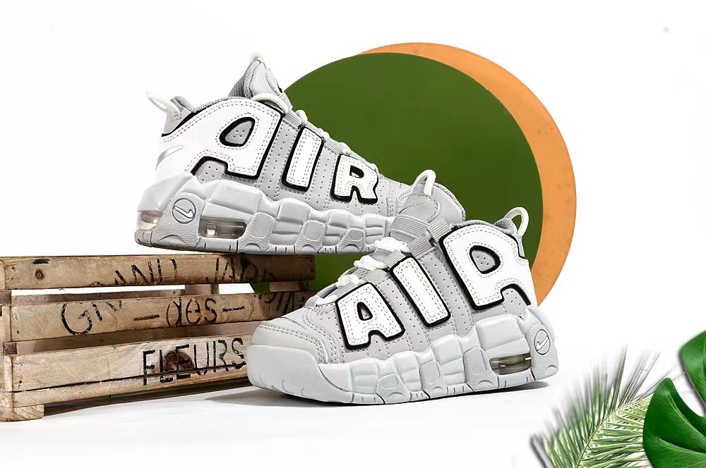 图片[4]-Nike/耐克 童鞋 原楦原档案开发版型，采用同源一致牛剖革鞋面材质，市面最为修正全掌真气垫模具,清洁品控区别市面其他版本!!，可视全掌透明中底气垫❗复古百搭配色,耐克Nike Air More Uptempo\”96\”Photon Dust/Metallic Silver\”皮蓬一代系列经典高街百搭休闲运动文化篮球鞋 尺码：25 26 27 28 29 30 31 32 33 34 35 36 37-选品中心