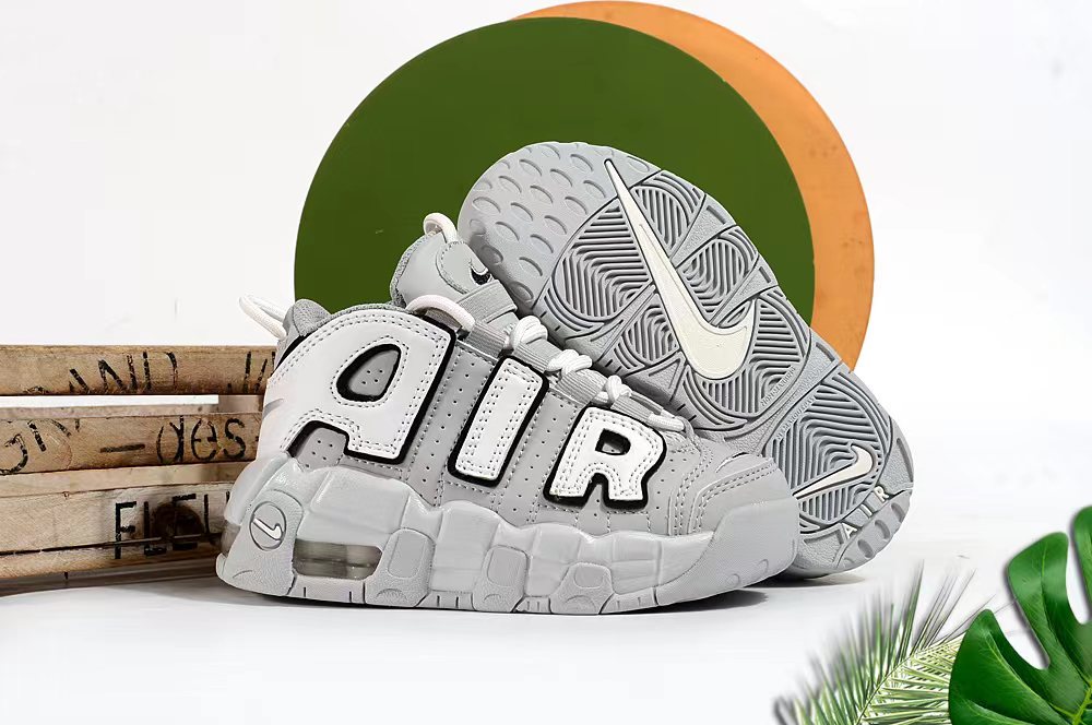 图片[3]-Nike/耐克 童鞋 原楦原档案开发版型，采用同源一致牛剖革鞋面材质，市面最为修正全掌真气垫模具,清洁品控区别市面其他版本!!，可视全掌透明中底气垫❗复古百搭配色,耐克Nike Air More Uptempo\”96\”Photon Dust/Metallic Silver\”皮蓬一代系列经典高街百搭休闲运动文化篮球鞋 尺码：25 26 27 28 29 30 31 32 33 34 35 36 37-选品中心