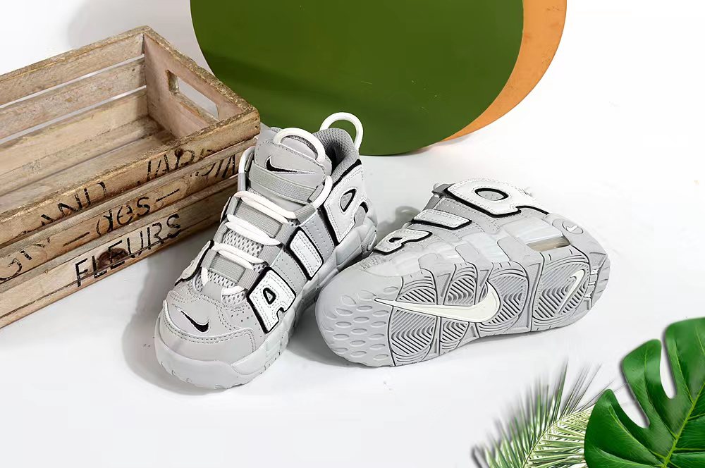 图片[6]-Nike/耐克 童鞋 原楦原档案开发版型，采用同源一致牛剖革鞋面材质，市面最为修正全掌真气垫模具,清洁品控区别市面其他版本!!，可视全掌透明中底气垫❗复古百搭配色,耐克Nike Air More Uptempo\”96\”Photon Dust/Metallic Silver\”皮蓬一代系列经典高街百搭休闲运动文化篮球鞋 尺码：25 26 27 28 29 30 31 32 33 34 35 36 37-选品中心