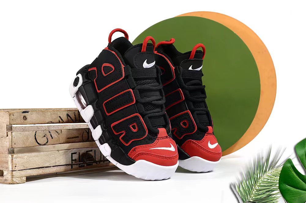 Nike/耐克 童鞋 原楦原档案开发版型，采用同源一致牛剖革鞋面材质，市面最为修正全掌真气垫模具,清洁品控区别市面其他版本!!，可视全掌透明中底气垫❗复古百搭配色,耐克Nike Air More Uptempo\