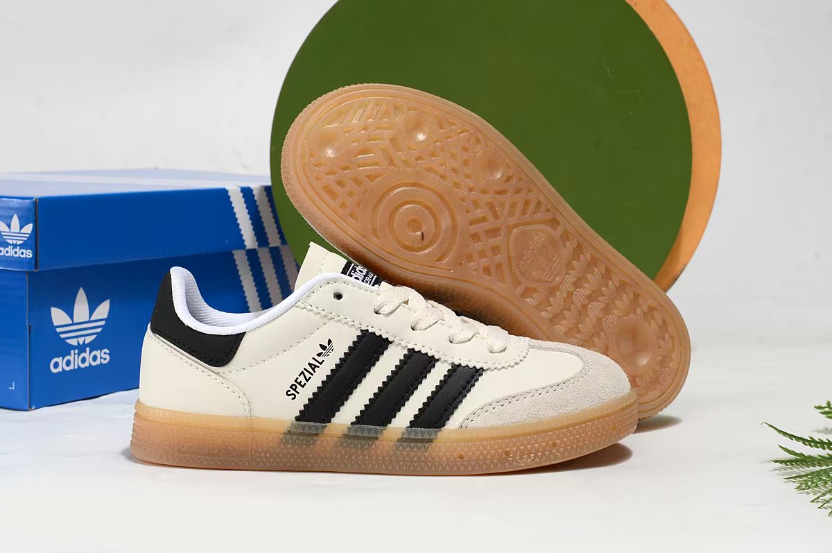 图片[2]-AD德训三代新款尺码：24-37码 🆕爱惨了德训系 新工艺新配色👏🏻 优质皮料拼接，质感满满💯松紧带魔术贴❤️ 耐磨防滑大底，脚感超赞👍🏻.-选品中心