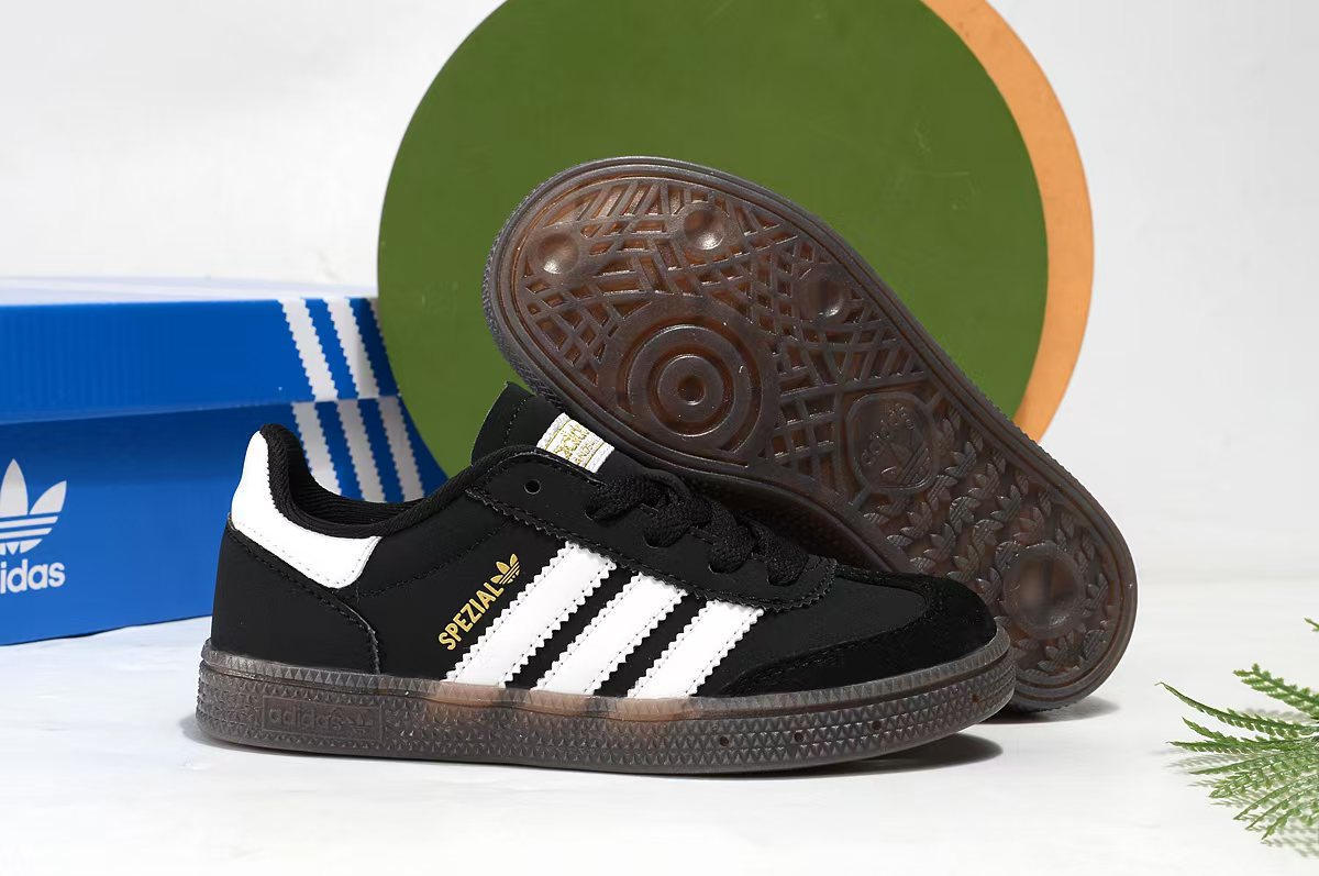 图片[6]-AD德训三代新款尺码：24-37码 🆕爱惨了德训系 新工艺新配色👏🏻 优质皮料拼接，质感满满💯松紧带魔术贴❤️ 耐磨防滑大底，脚感超赞👍🏻.-选品中心