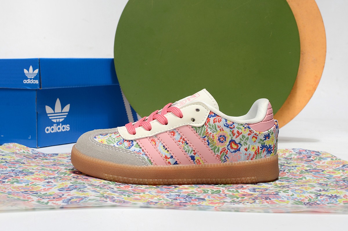 新配色 AD德训新款尺码：24-37码 🆕爱惨了德训系 新工艺新配色👏🏻 梭织面工艺 优质皮料拼接，质感满满💯松紧带魔术贴❤ 耐磨防滑大底，脚感超赞👍🏻.-选品中心