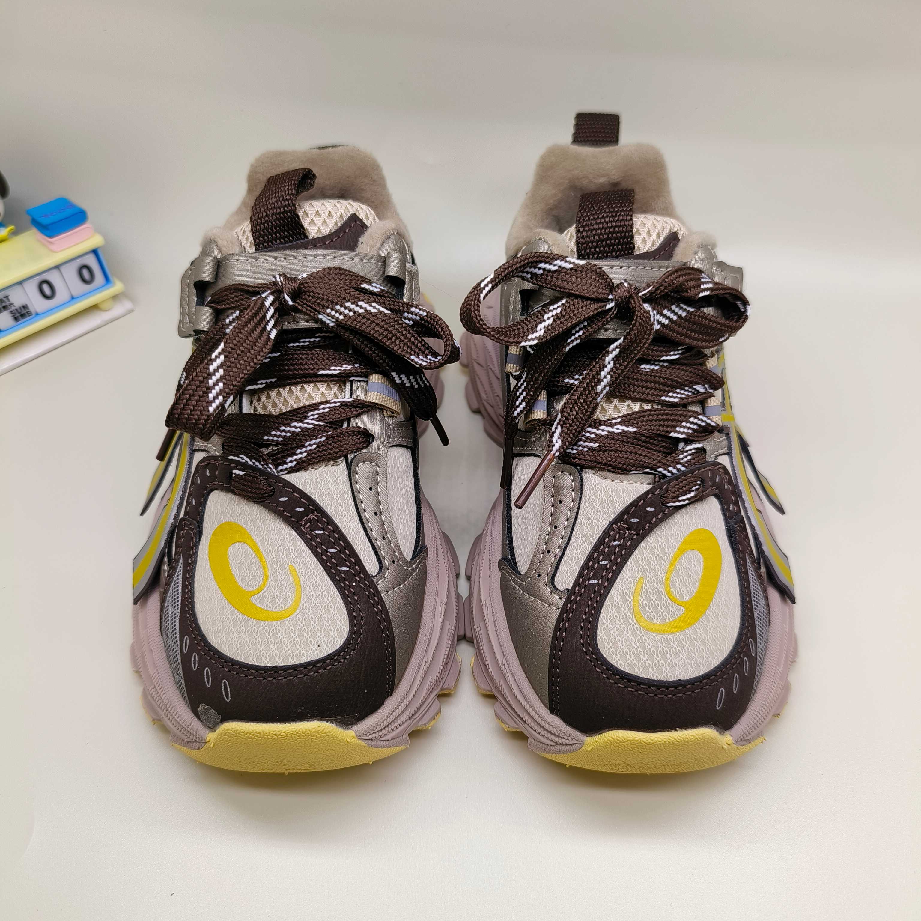 图片[7]-亚瑟士加绒AsicsGel-NYC童鞋亚瑟士潮牌锁扣儿童运动鞋 尺码：32-37码 经典潮牌户外品牌 🆕百搭又时髦✨ 加绒保暖款🔥 锁扣设计，穿脱超方便✌🏻 优质皮料拼接，质感满满🈵️ 橡胶耐磨防滑大底，脚感不言而喻☁️-选品中心