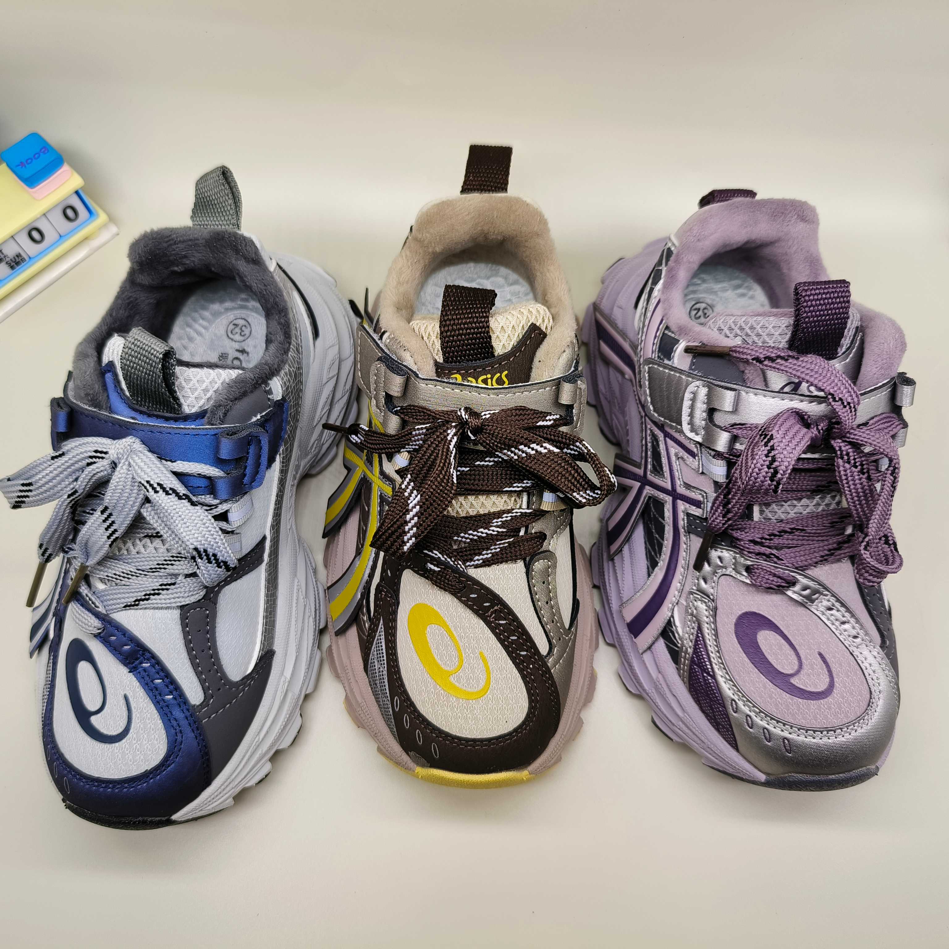 图片[9]-亚瑟士加绒AsicsGel-NYC童鞋亚瑟士潮牌锁扣儿童运动鞋 尺码：32-37码 经典潮牌户外品牌 🆕百搭又时髦✨ 加绒保暖款🔥 锁扣设计，穿脱超方便✌🏻 优质皮料拼接，质感满满🈵️ 橡胶耐磨防滑大底，脚感不言而喻☁️-选品中心