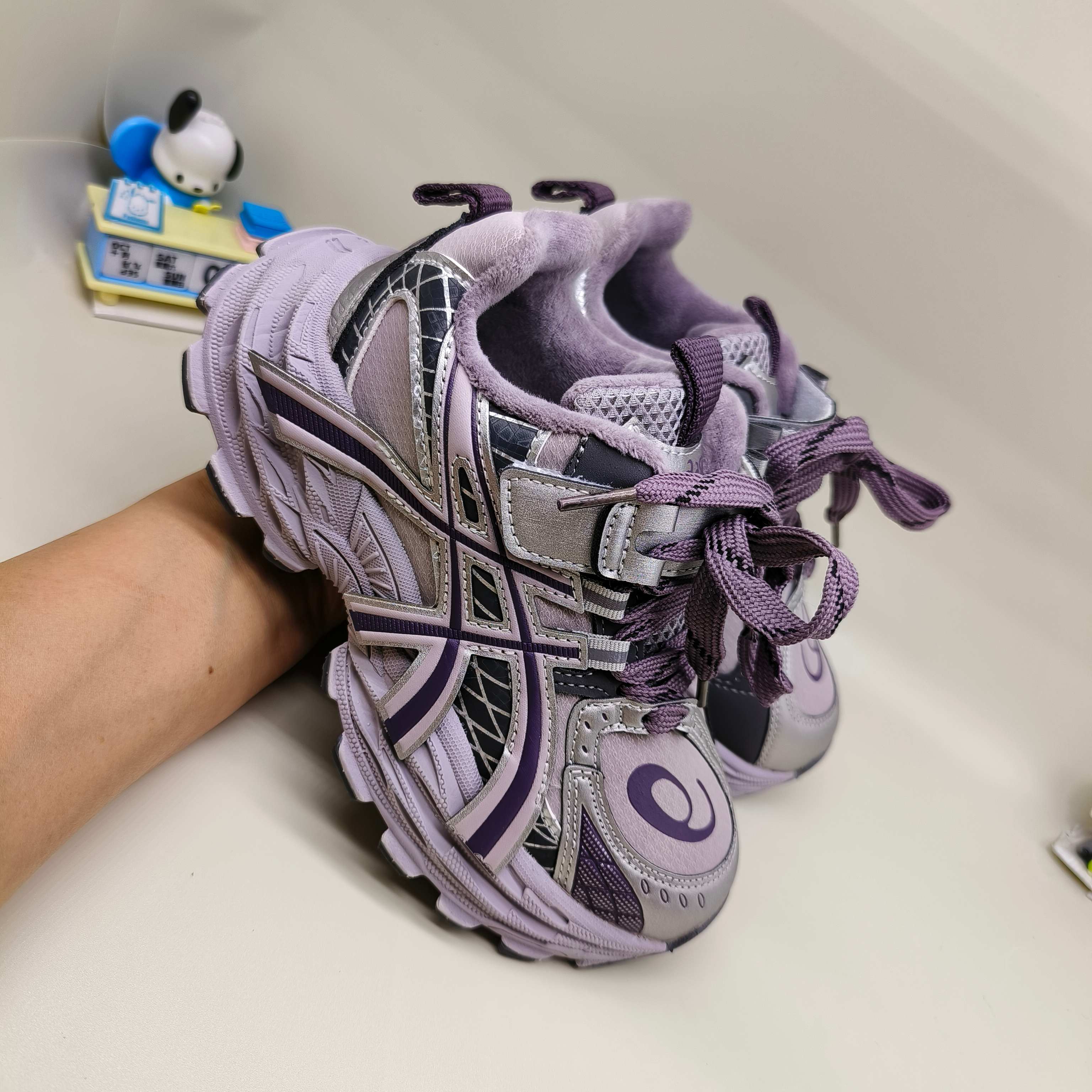 图片[2]-亚瑟士加绒AsicsGel-NYC童鞋亚瑟士潮牌锁扣儿童运动鞋 尺码：32-37码 经典潮牌户外品牌 🆕百搭又时髦✨ 加绒保暖款🔥 锁扣设计，穿脱超方便✌🏻 优质皮料拼接，质感满满🈵️ 橡胶耐磨防滑大底，脚感不言而喻☁️-选品中心